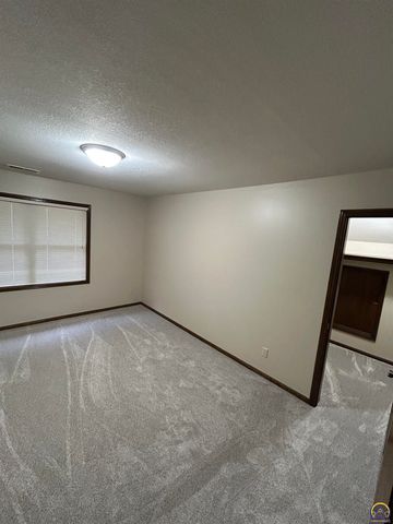 5978 SW 31st Ter, Topeka, KS 66614
