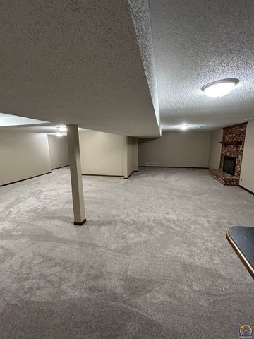 5978 SW 31st Ter, Topeka, KS 66614