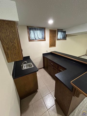 5978 SW 31st Ter, Topeka, KS 66614