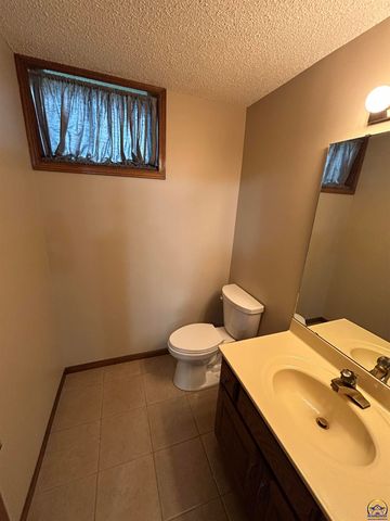 5978 SW 31st Ter, Topeka, KS 66614