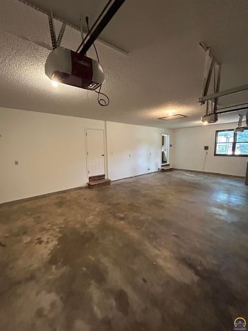 5978 SW 31st Ter, Topeka, KS 66614