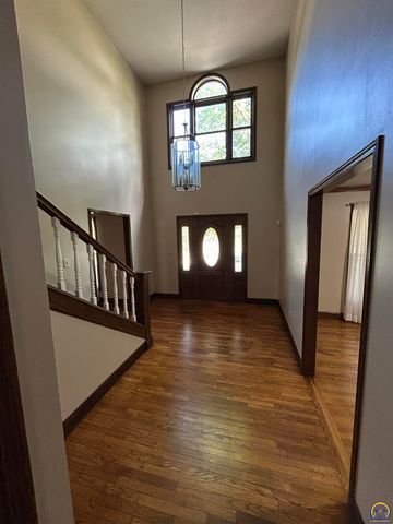 5978 SW 31st Ter, Topeka, KS 66614