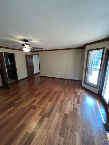 5978 SW 31st Ter, Topeka, KS 66614