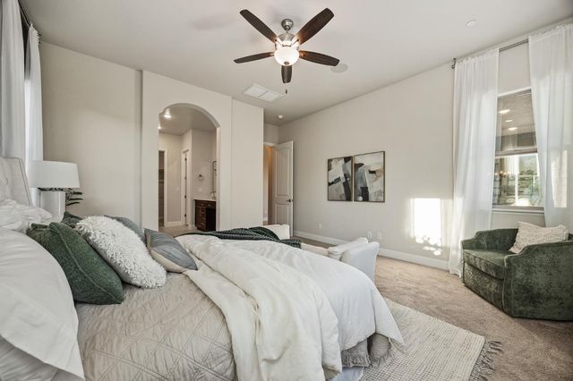 1136 Sophie Drive West, Madera, CA 93636