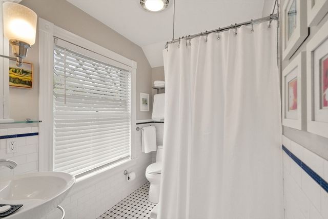 22 Grant St, Needham, MA 02492