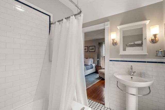 22 Grant St, Needham, MA 02492