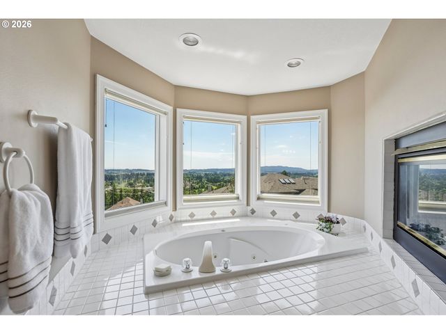 11904 Sw VIEWCREST Ct, Tigard, OR 97224