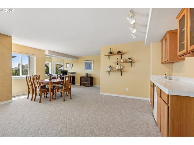 11904 Sw VIEWCREST Ct, Tigard, OR 97224