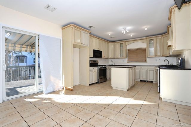 11 Laura Place 2, Spring Valley, NY 10977