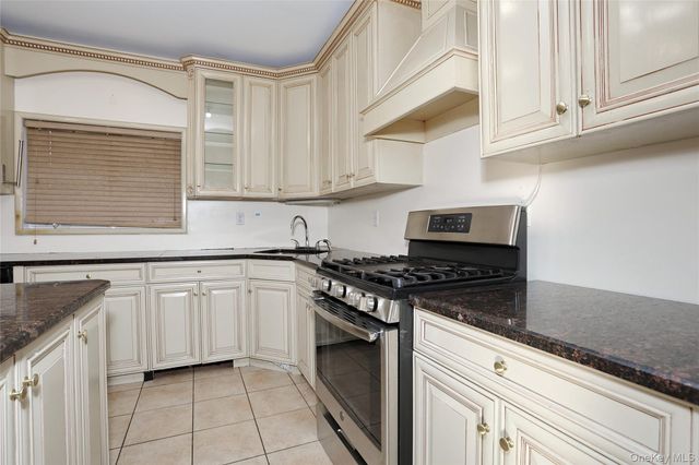 11 Laura Place 2, Spring Valley, NY 10977