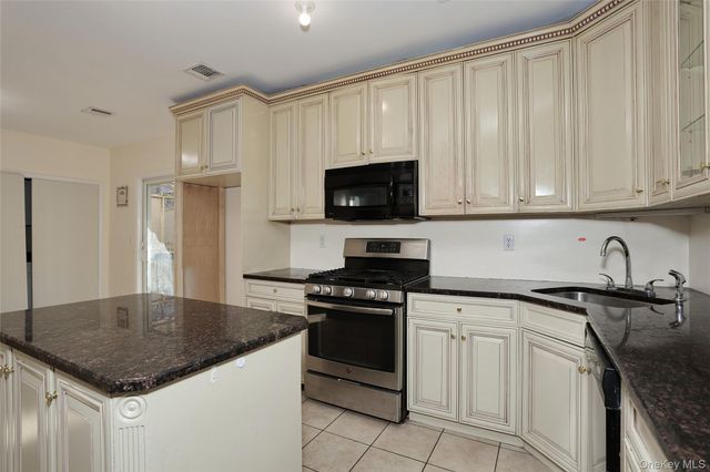 11 Laura Place 2, Spring Valley, NY 10977