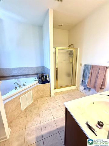 50 Hillside Court, Easton, PA 18045
