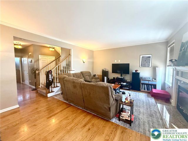 50 Hillside Court, Easton, PA 18045