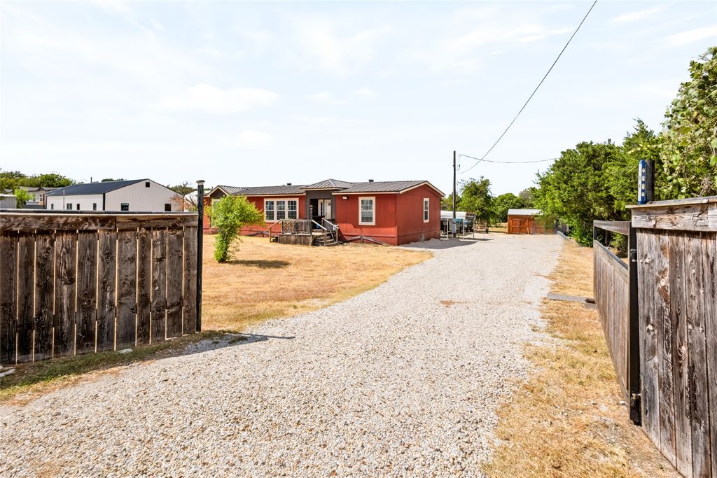 170 Western Lake Drive, Weatherford, TX 76087 — photo 2