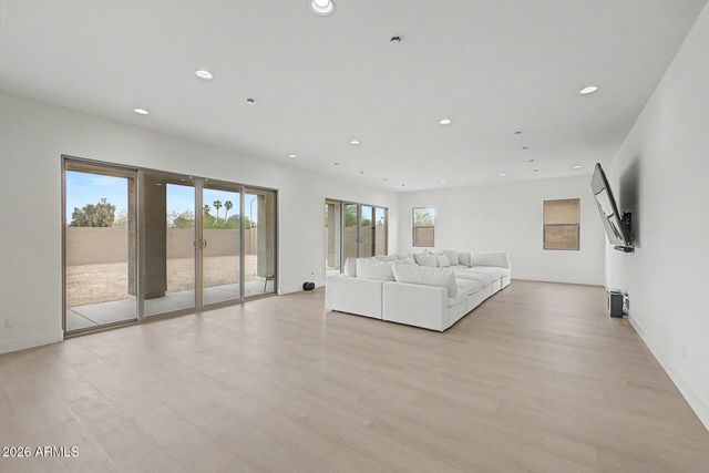 5844 W MAUNA LOA Lane, Glendale, AZ 85306