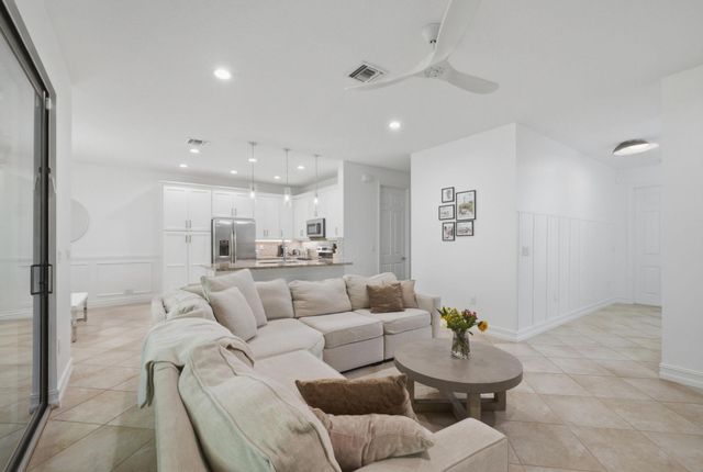 13769 Moss Agate Avenue, Delray Beach, FL 33446