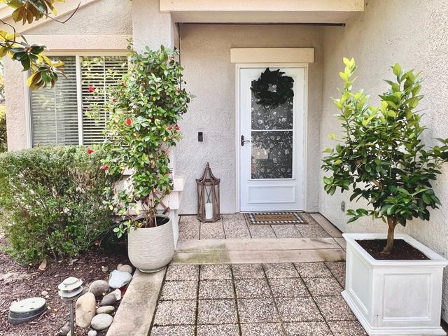 886 Meadowhill Ct, Lincoln, CA 95648