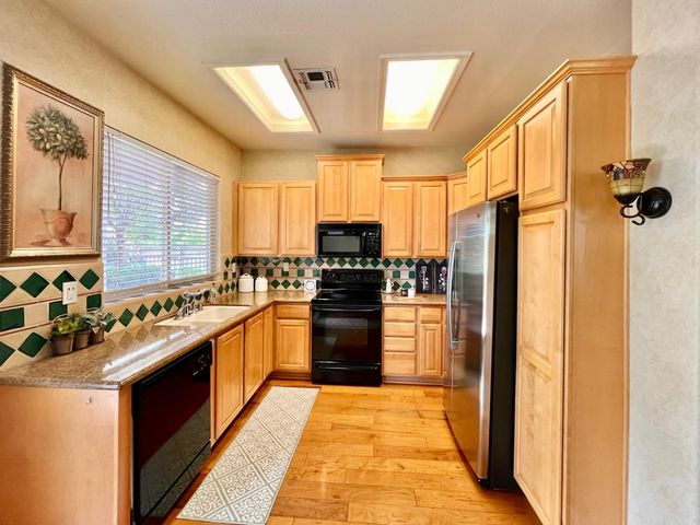 886 Meadowhill Ct, Lincoln, CA 95648