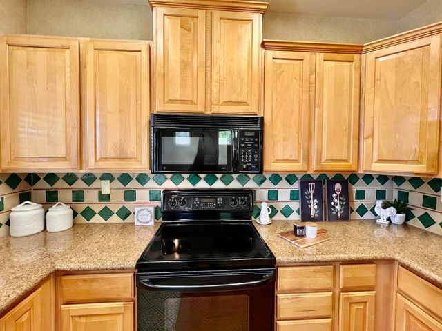 886 Meadowhill Ct, Lincoln, CA 95648