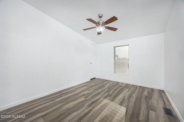 8033 S Farmcreek Drive, Tucson, AZ 85756