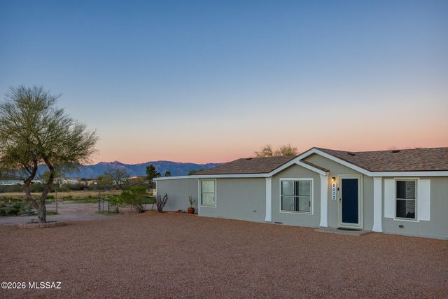 8033 S Farmcreek Drive, Tucson, AZ 85756