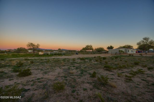 8033 S Farmcreek Drive, Tucson, AZ 85756