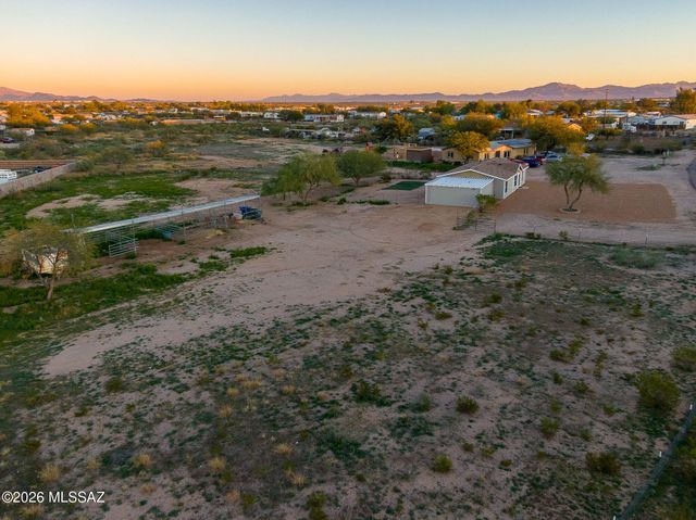 8033 S Farmcreek Drive, Tucson, AZ 85756