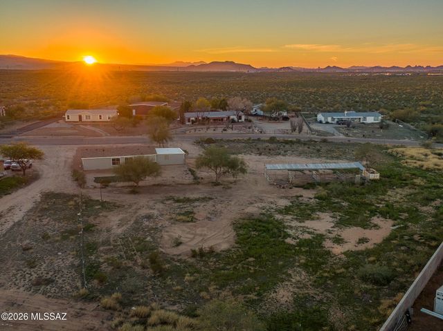 8033 S Farmcreek Drive, Tucson, AZ 85756