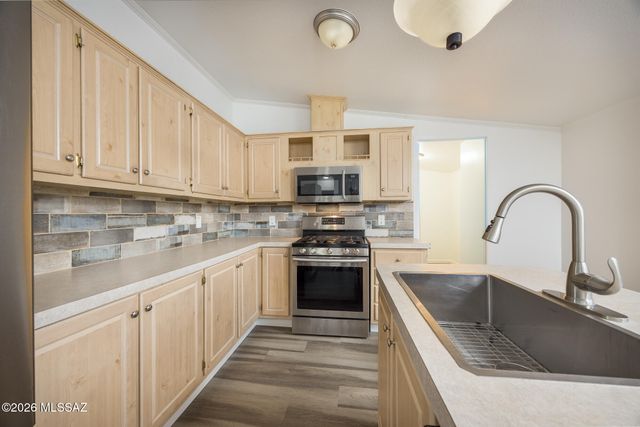 8033 S Farmcreek Drive, Tucson, AZ 85756