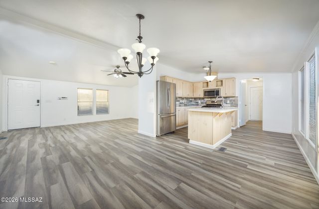 8033 S Farmcreek Drive, Tucson, AZ 85756