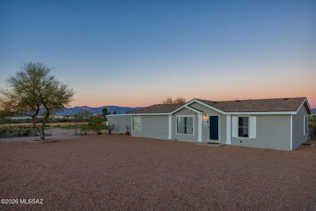8033 S Farmcreek Drive, Tucson, AZ 85756