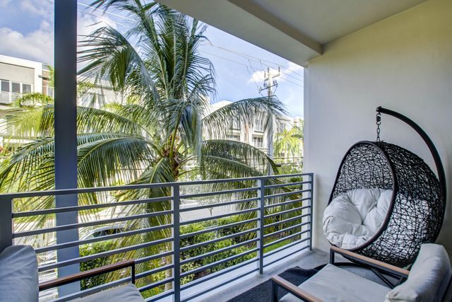 1045 NE 18th Avenue 106, Fort Lauderdale, FL 33304