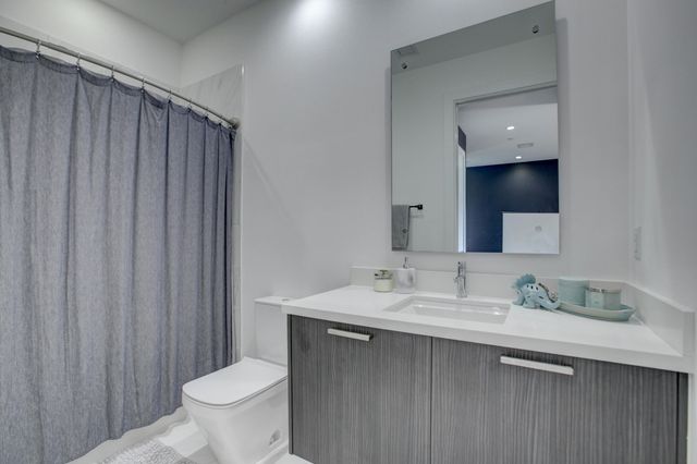 1045 NE 18th Avenue 106, Fort Lauderdale, FL 33304