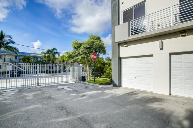 1045 NE 18th Avenue 106, Fort Lauderdale, FL 33304