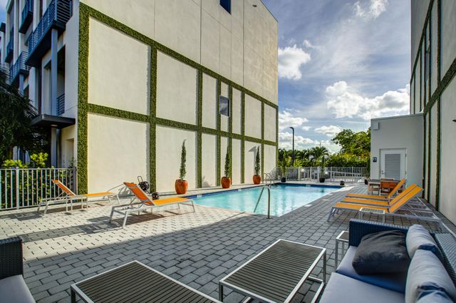 1045 NE 18th Avenue 106, Fort Lauderdale, FL 33304