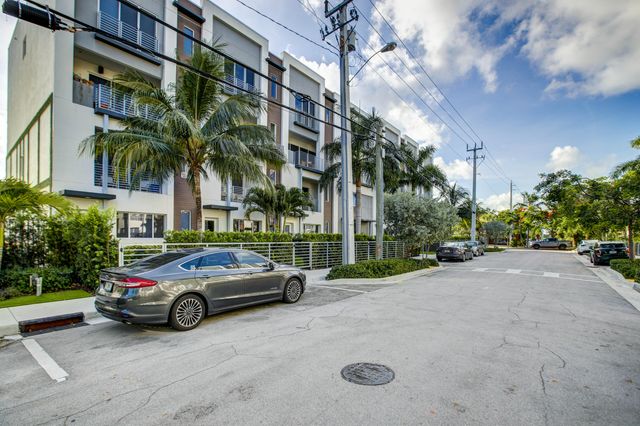 1045 NE 18th Avenue 106, Fort Lauderdale, FL 33304