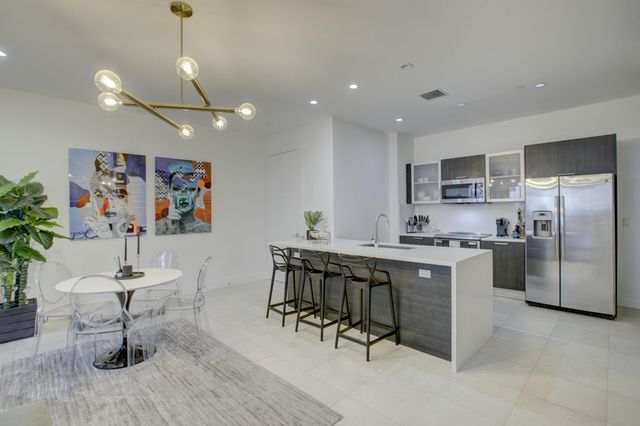 1045 NE 18th Avenue 106, Fort Lauderdale, FL 33304