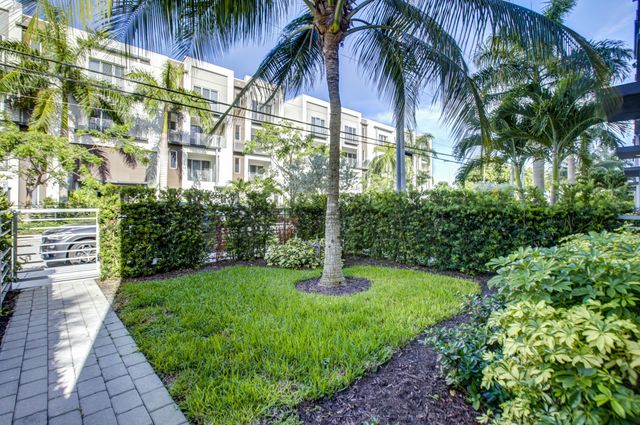 1045 NE 18th Avenue 106, Fort Lauderdale, FL 33304