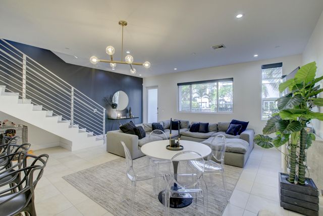 1045 NE 18th Avenue 106, Fort Lauderdale, FL 33304