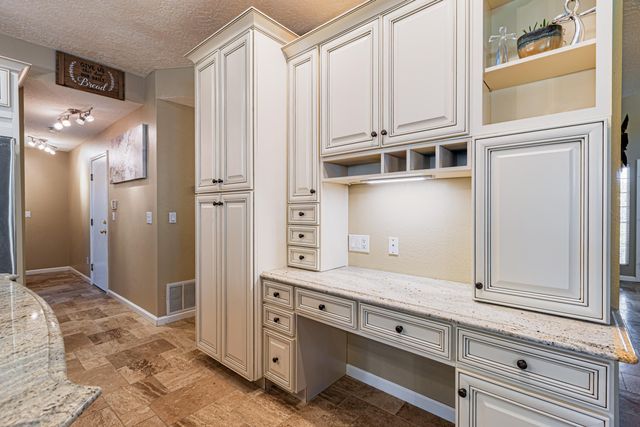 8748 Springhill Drive NW, Albuquerque, NM 87114