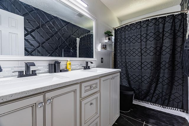 8748 Springhill Drive NW, Albuquerque, NM 87114