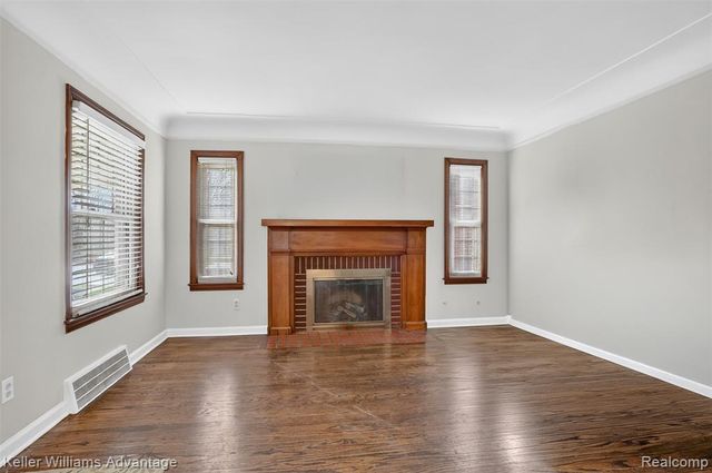 35724 Elm Street, Wayne, MI 48184