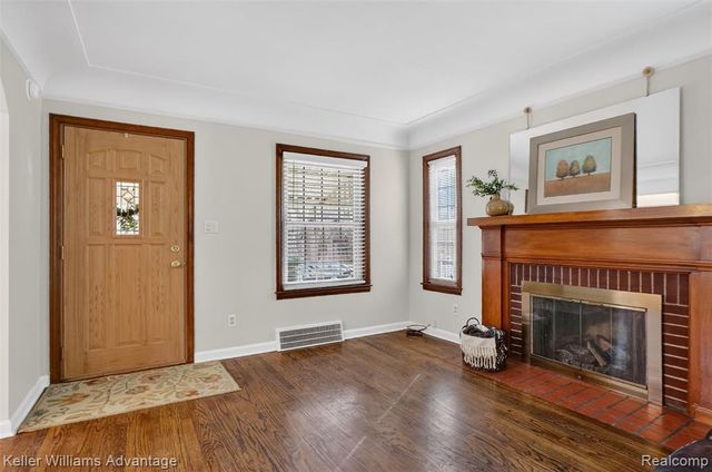 35724 Elm Street, Wayne, MI 48184