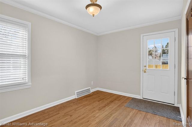 35724 Elm Street, Wayne, MI 48184