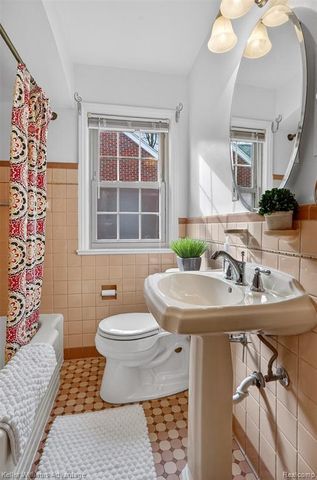 35724 Elm Street, Wayne, MI 48184