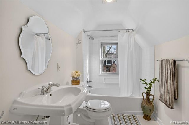 35724 Elm Street, Wayne, MI 48184