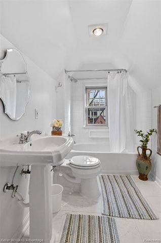 35724 Elm Street, Wayne, MI 48184