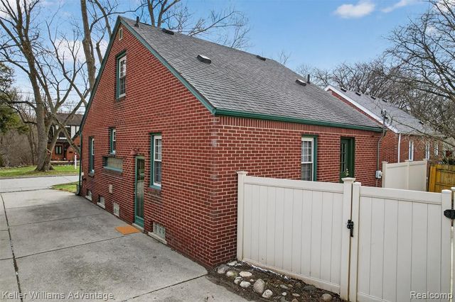 35724 Elm Street, Wayne, MI 48184