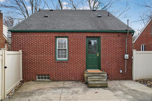 35724 Elm Street, Wayne, MI 48184