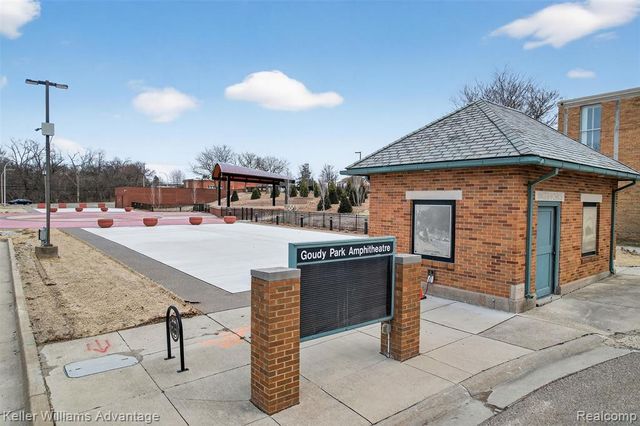 35724 Elm Street, Wayne, MI 48184